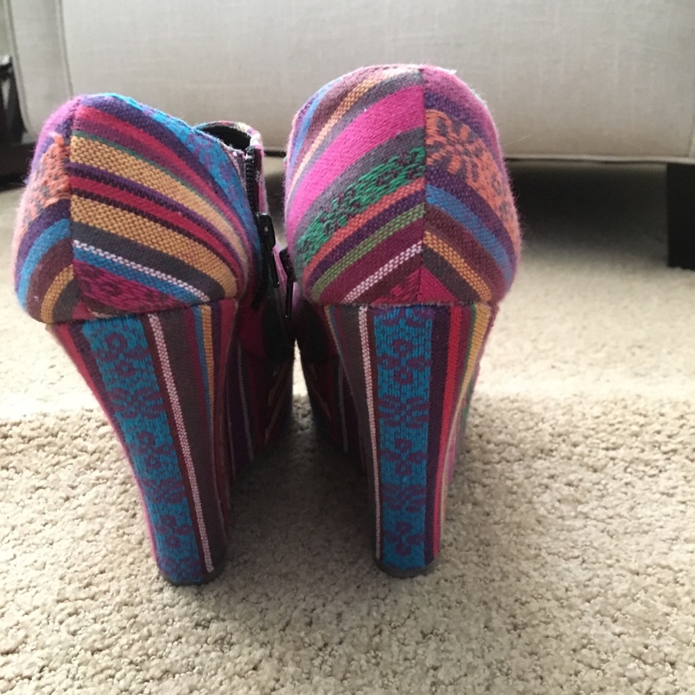Multi Colored Clog Heels - Picture 3 of 4